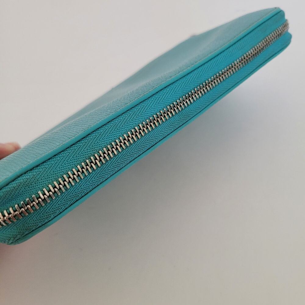 Tiffany & Co. Iconic Blue Leather Zip Around Wallet Clutch Organizer Authentic - Picture 3 of 14